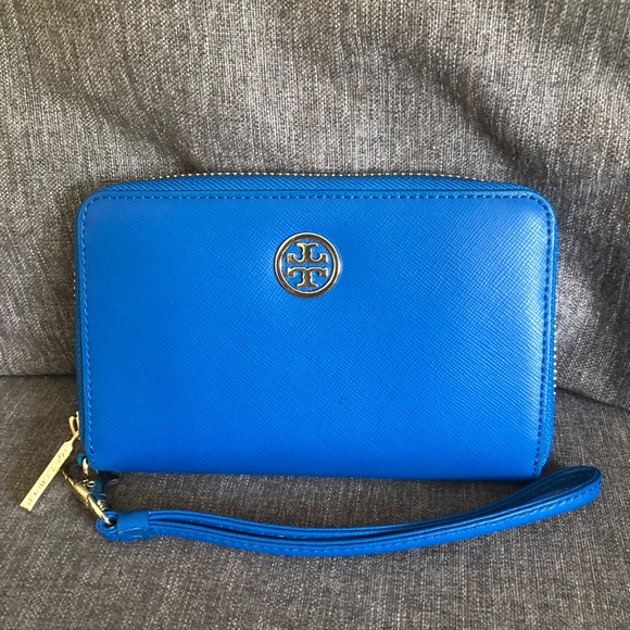 Tory Burch Handbags - Tory Burch Robinson wristlet